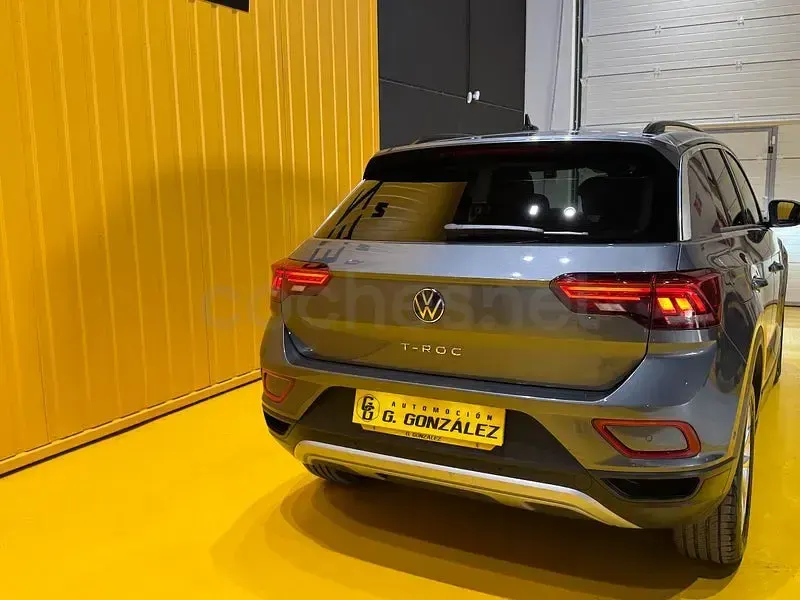 Usado VW T-Roc Life 115 CV (84 kW) 2022 Gris / plata SUV