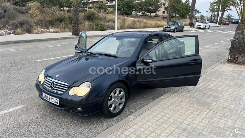 Azul Usado 2005 Mercedes C200 Berlina | 6900 € (Precio justo) - Imagen 1/3
