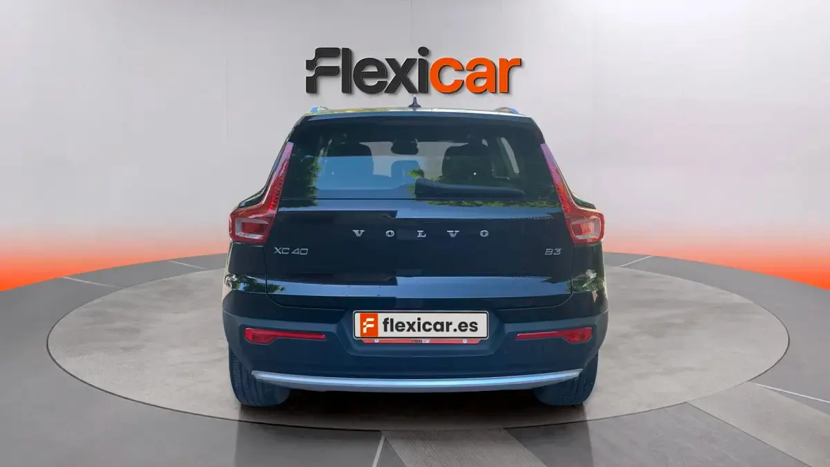 Usado Volvo XC40 Core 163 HP (119 kW) 2022 Preto SUV