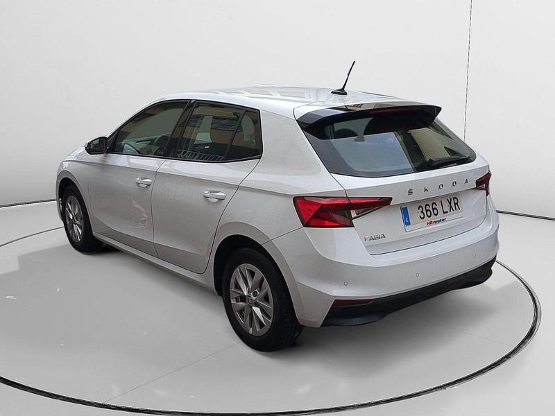 Usado Skoda Fabia Ambition 95 CV (69 kW) 2022 Gris