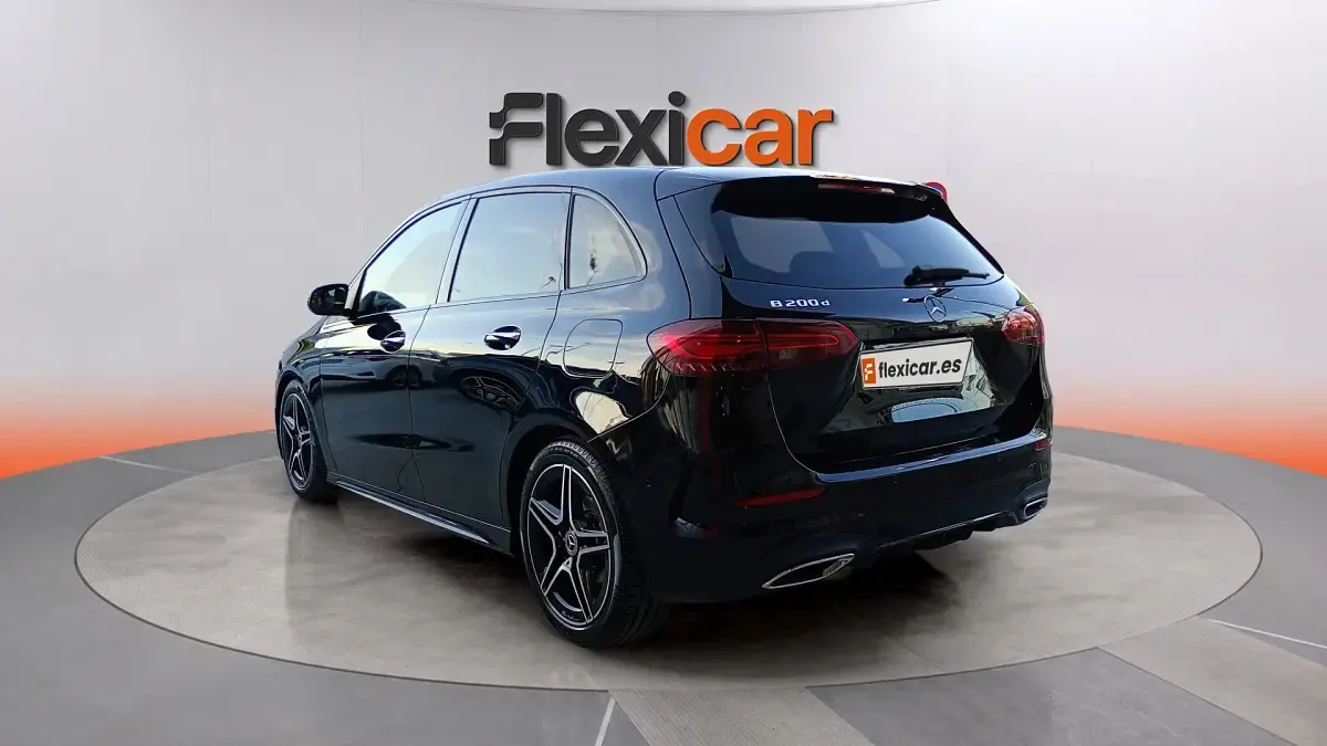 Usado Mercedes B200 150 CV (110 kW) 2024 Negro Utilitario