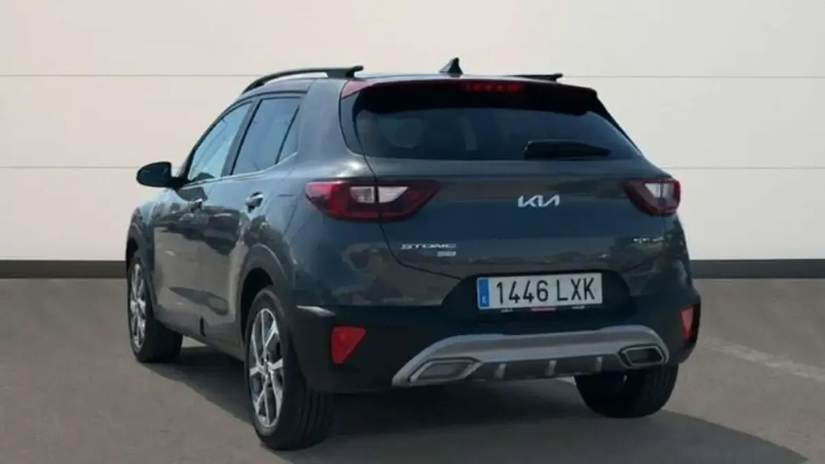 Usado Kia Stonic GT-Line 120 CV (88 kW) 2022 Gris SUV