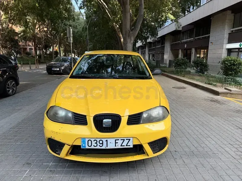 Usado Seat Ibiza Reference 70 CV (51 kW) 2008 Amarillo Berlina