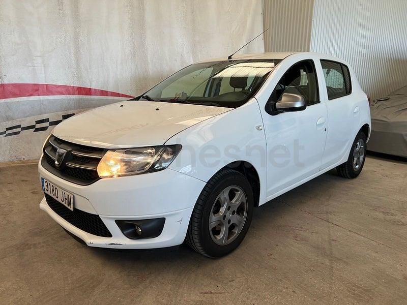 Usado Dacia Sandero Lauréate 90 HP (66 kW) 2015 Branco Sedan