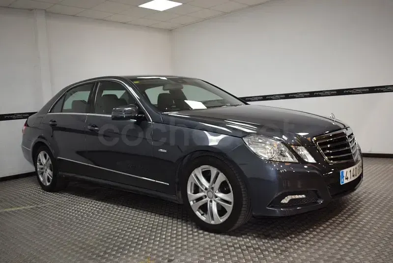 Usado Mercedes E220 Avantgarde 170 CV (125 kW) 2010 Gris / plata Berlina