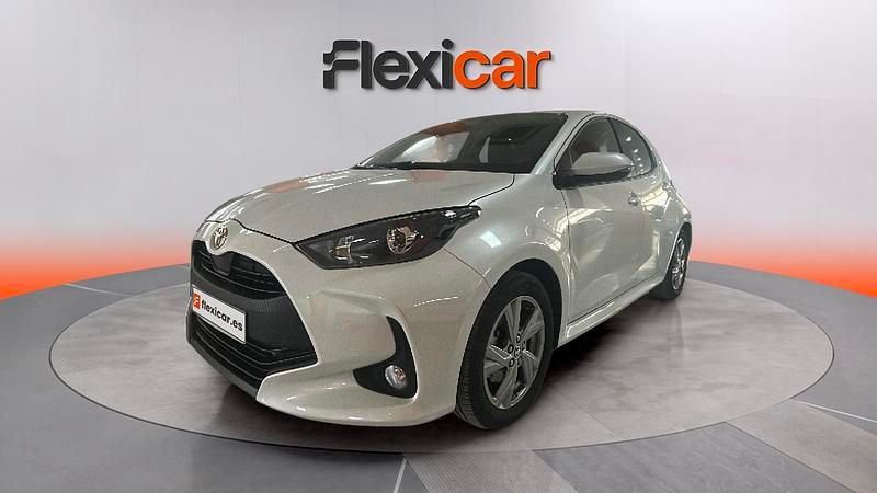 Usado Toyota Yaris Hybrid Active 116 CV (85 kW) 2024 Blanco Berlina