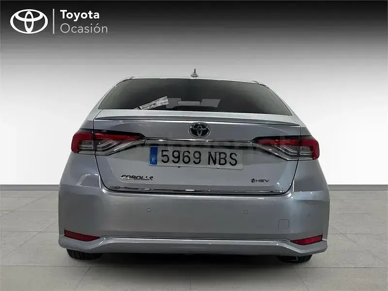 Usado Toyota Corolla Style 140 CV (102 kW) 2025 Gris / plata Berlina