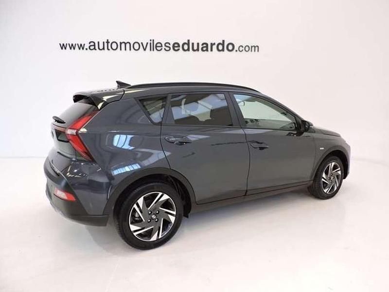Usado Hyundai Bayon 101 CV (74 kW) 2022 Gris SUV