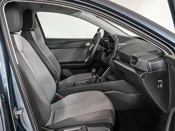 Usado Seat Leon Style 116 CV (85 kW) 2025 Gris