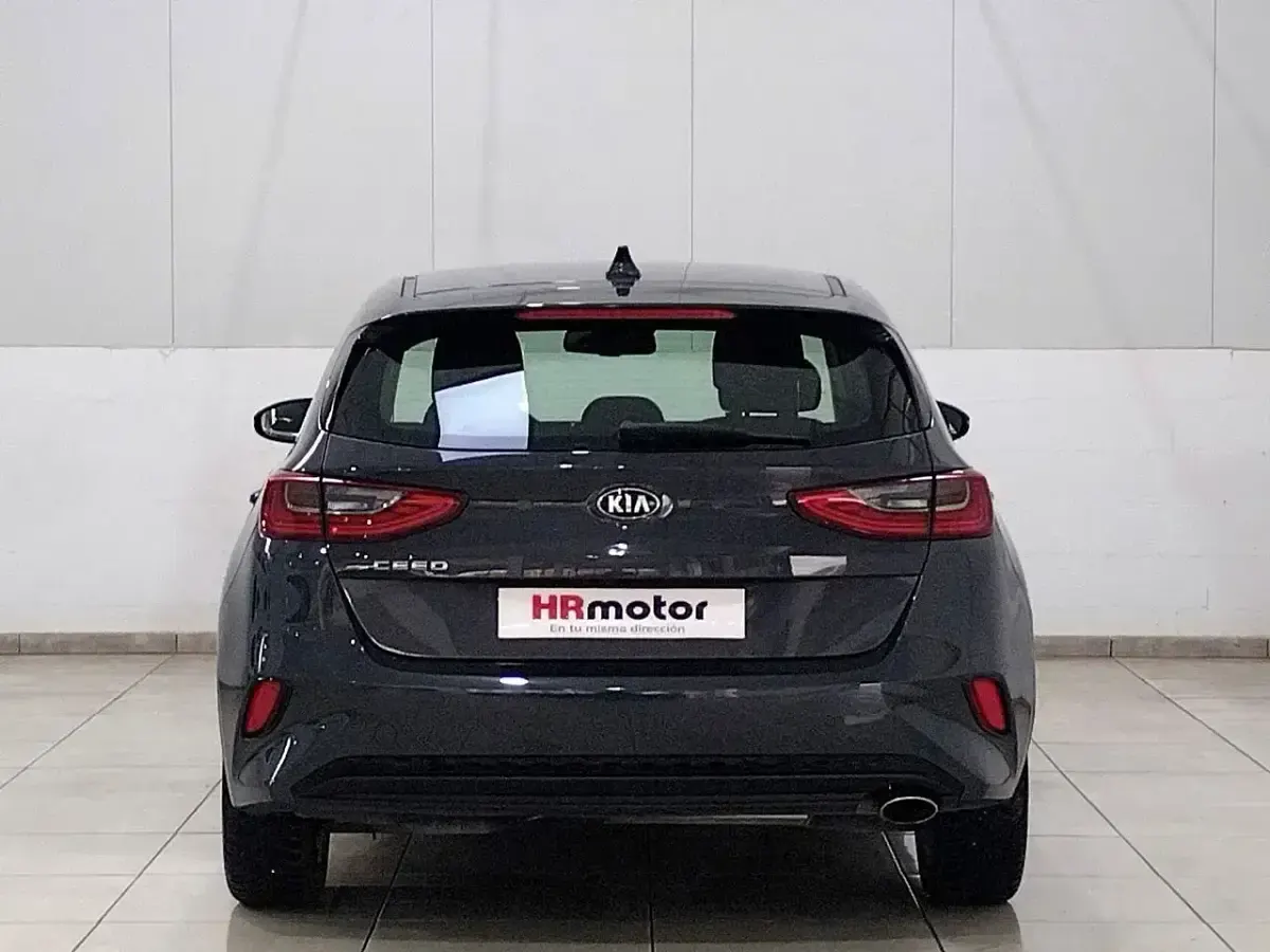 Usado Kia Ceed 136 CV (100 kW) 2020 Gris Utilitario