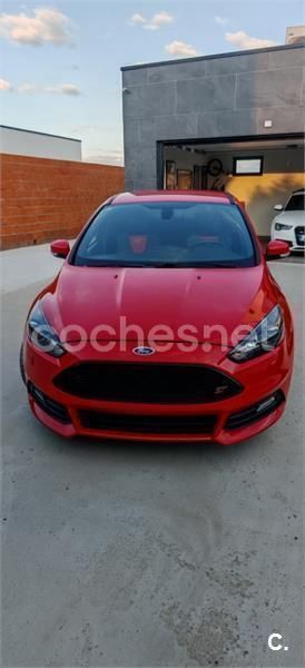 Rojo Usado 2015 Ford Focus ST Berlina | 16.850 € (Precio justo) - Imagen 1/4