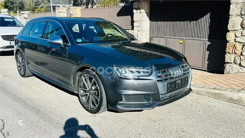 Usado Audi A4 354 CV (260 kW) 2018 Gris / plata Familiar