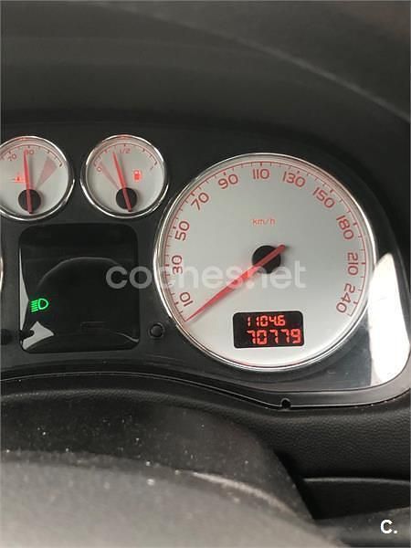 Usado Peugeot 307 CC 110 CV (80 kW) 2005 Negro Descapotable