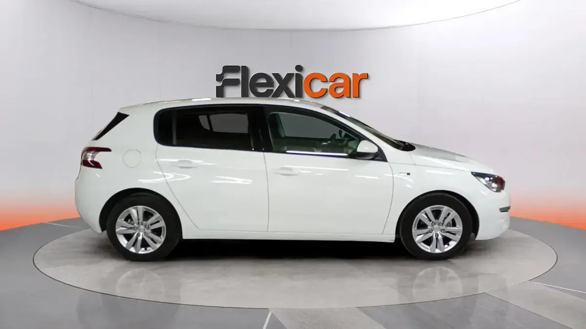 Usado Peugeot 308 Active 99 CV (72 kW) 2017 Blanco Berlina
