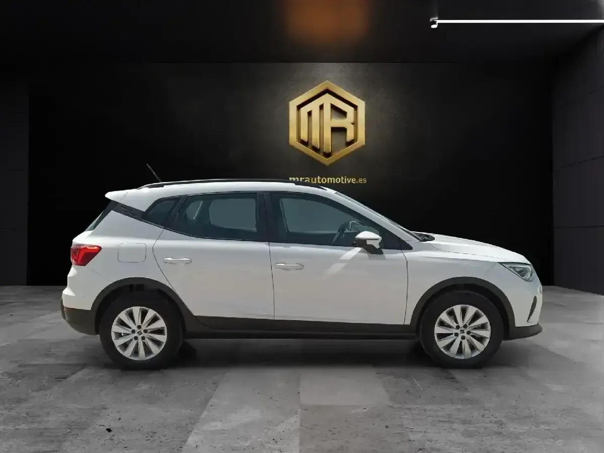 Usado Seat Arona Style Plus 110 CV (80 kW) 2022 Blanco SUV