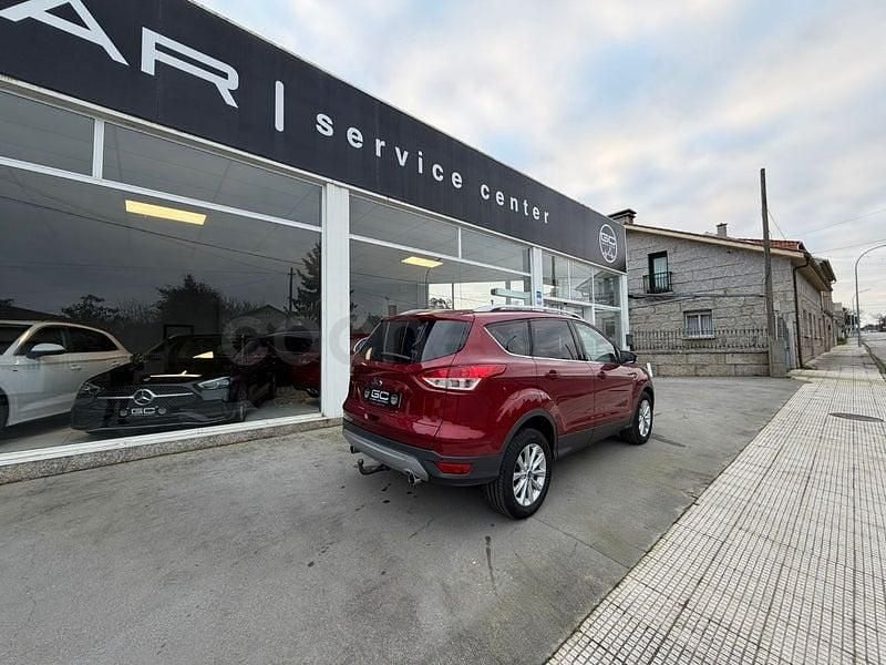 Usado Ford Kuga Titanium 120 CV (88 kW) 2016 Granate SUV