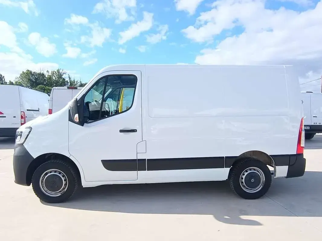 Usado Renault Master 135 CV (99 kW) 2023 Blanco Monovolumen