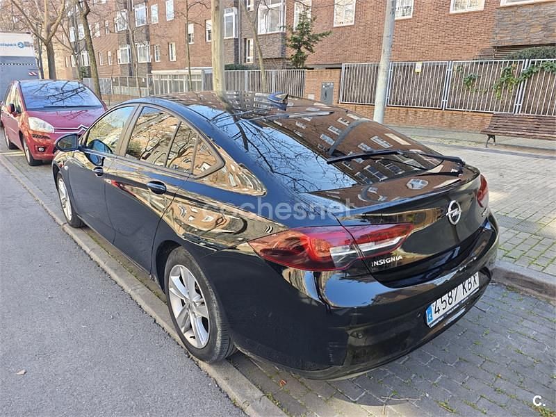 Usado Opel Insignia Selective 136 CV (100 kW) 2017 Negro Berlina