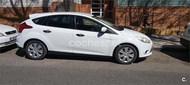 Usado Ford Focus Trend 95 CV (69 kW) 2011 Blanco Berlina