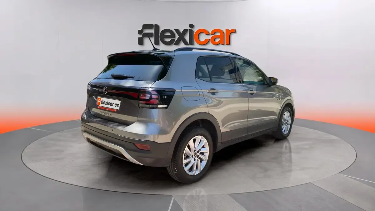 Usado VW T-Cross Advance 110 CV (80 kW) 2021 Gris SUV