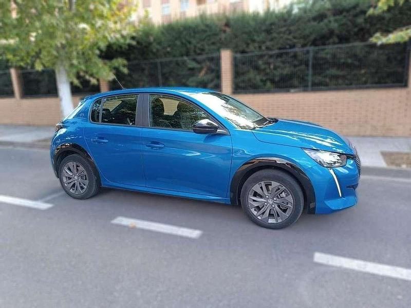 Usado Peugeot e-208 Active 100 kW (136 CV) 2023 Azul Utilitario