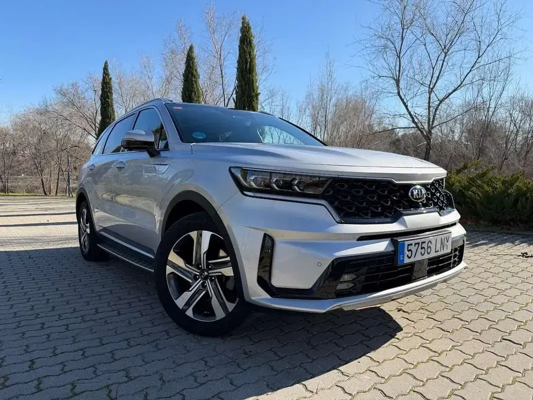 Usado Kia Sorento 265 CV (194 kW) 2021 Gris / plata SUV