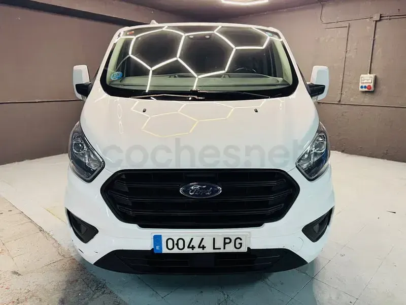 Usado Ford Tourneo Trend 130 CV (95 kW) 2022 Blanco Monovolumen