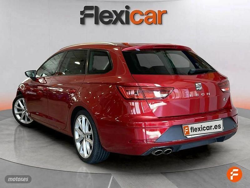 Usado Seat Leon ST FR 125 CV (91 kW) 2018 Rojo Familiar