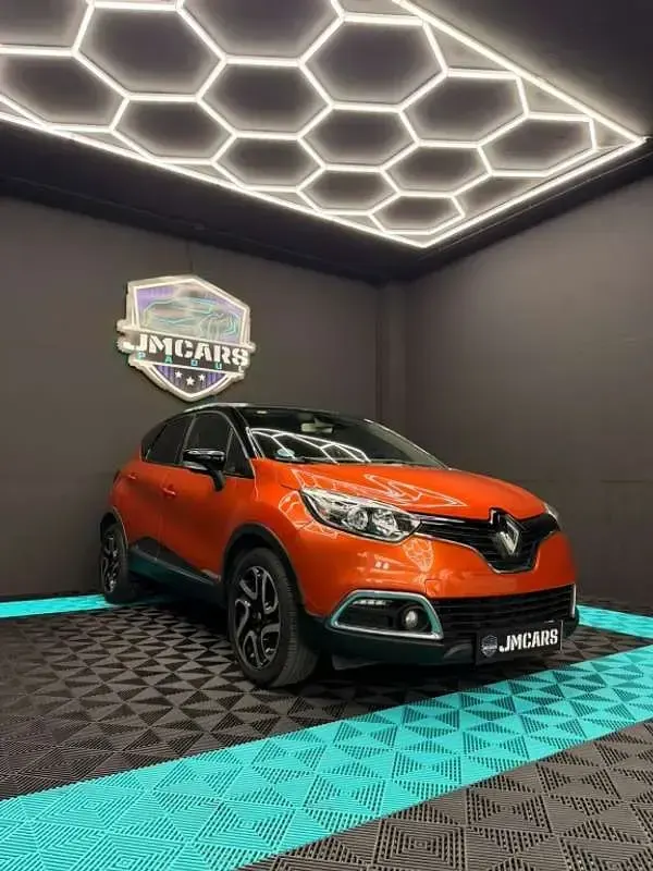 Usado Renault Captur Zen 120 CV (88 kW) 2015 Naranja SUV