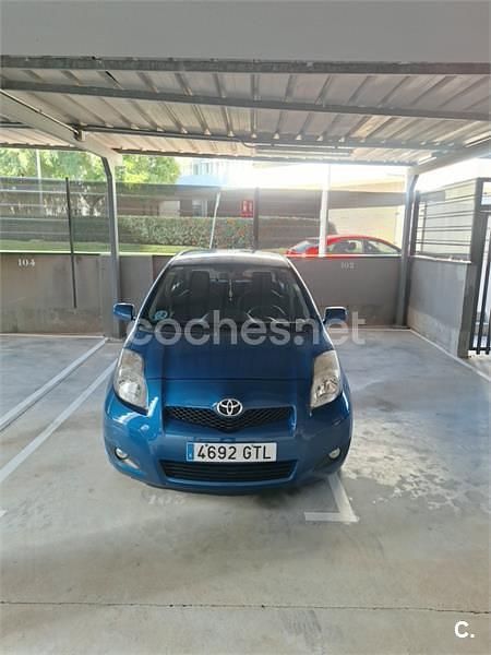 Usado Toyota Yaris Active 101 CV (74 kW) 2010 Azul Utilitario