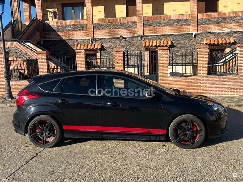 Usado Ford Focus ST 250 CV (183 kW) 2014 Negro Berlina