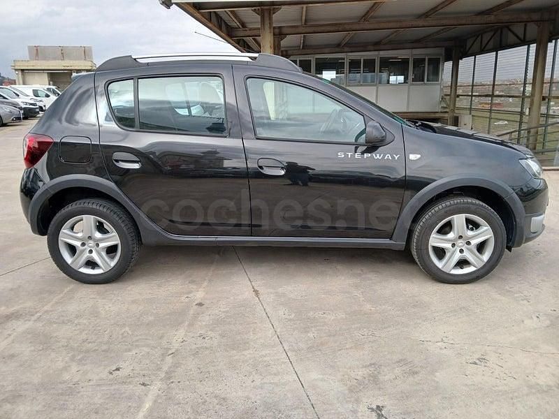 Usado Dacia Sandero Stepway 90 CV (66 kW) 2016 Negro Berlina