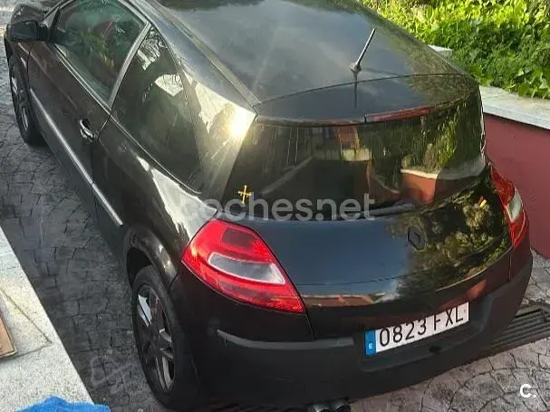 Usado Renault Mégane II Dynamique 105 CV (77 kW) 2007 Negro Berlina