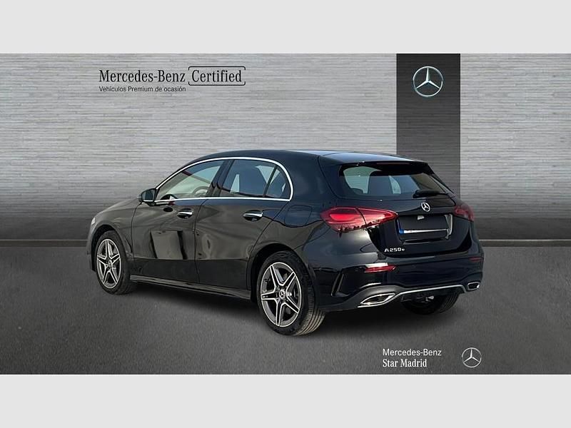 Usado Mercedes A250 AMG line 218 CV (160 kW) 2025 Negro Berlina