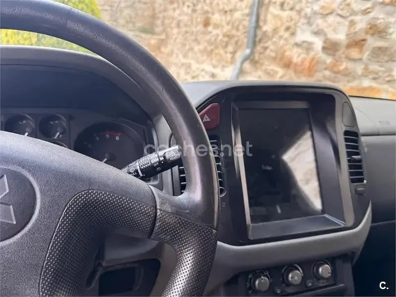 Usado Mitsubishi Montero Intense 160 CV (117 kW) 2006 Beige SUV