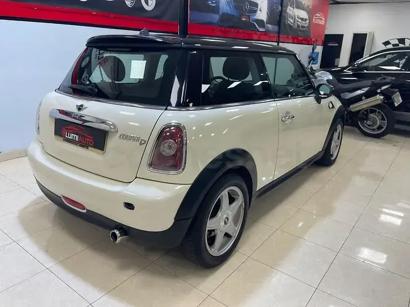 Usado Mini Cooper D 110 CV (80 kW) 2009 Beige Utilitario