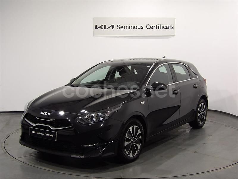 Negro Usado 2024 Kia Ceed Berlina | 19.490 € (Precio justo) - Imagen 1/4