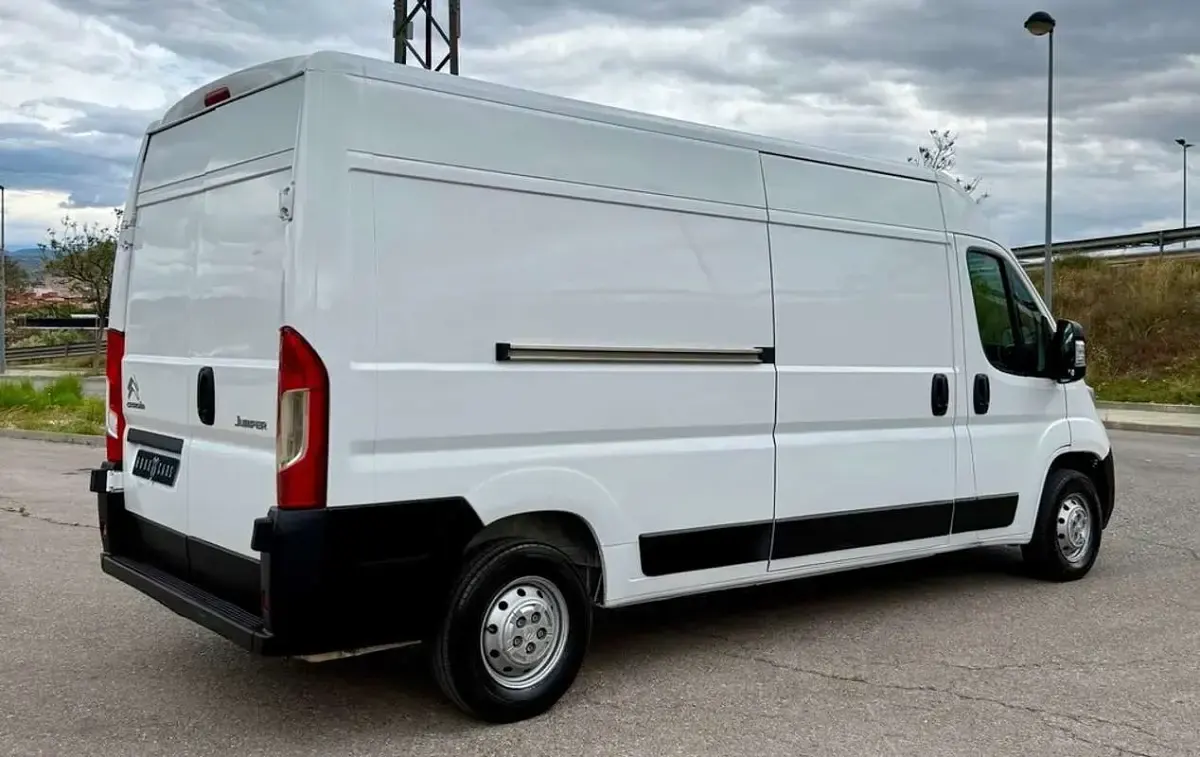 Usado Citroën Jumper 139 CV (102 kW) 2021 Blanco Monovolumen