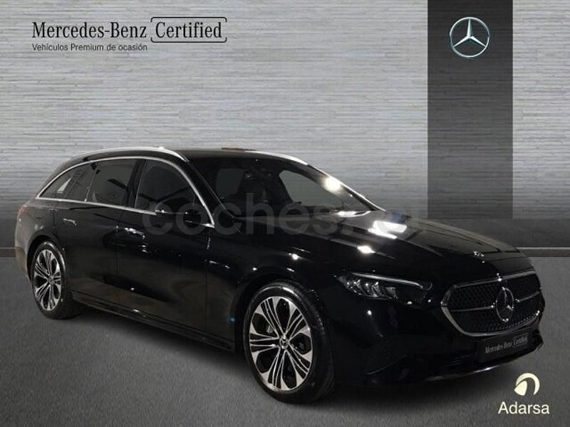 Usado Mercedes E300 313 CV (230 kW) 2024 Negro obsidiana Familiar