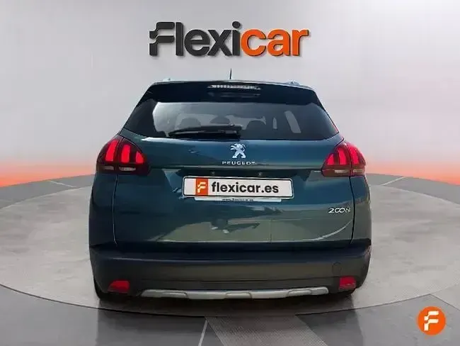 Usado Peugeot 2008 Allure 100 CV (73 kW) 2018 Verde SUV
