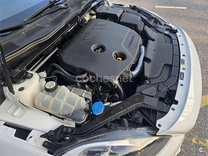 Usado Volvo V40 Momentum 115 CV (84 kW) 2014 Blanco Berlina
