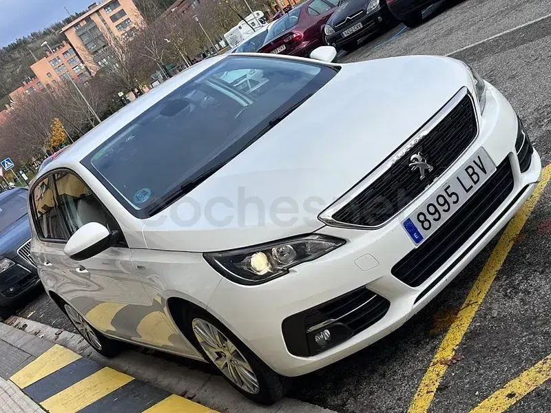 Usado Peugeot 308 Style 130 CV (95 kW) 2019 Blanco Berlina