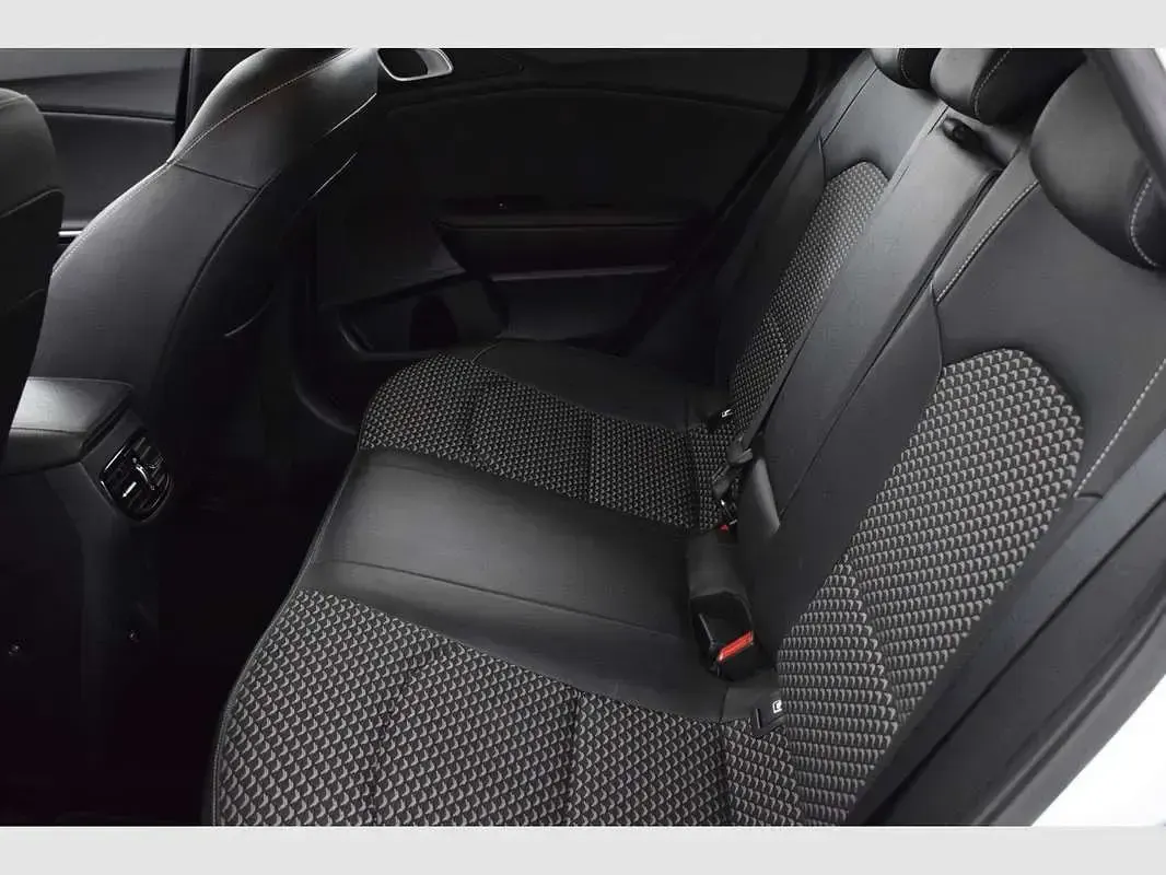 Usado Kia XCeed 160 CV (117 kW) 2023 Plateado SUV