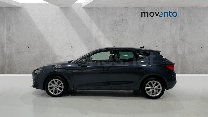 Usado Seat Leon Style 130 CV (95 kW) 2021 Gris / plata Berlina