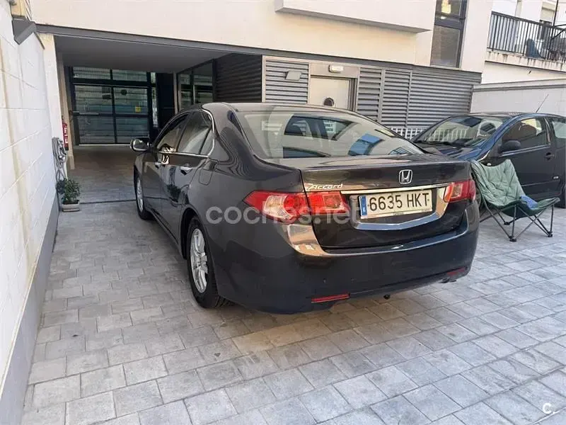 Usado Honda Accord Elegance 150 CV (110 kW) 2012 Gris / plata Berlina