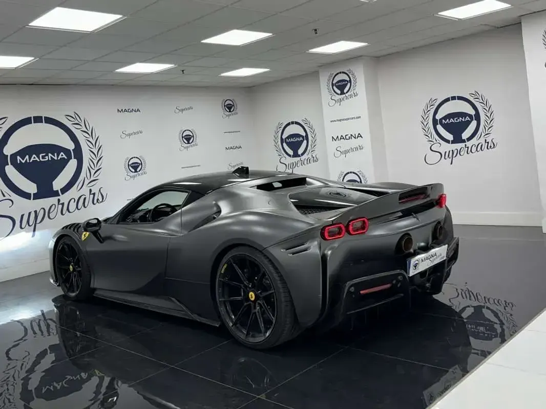 Usado Ferrari SF90 1001 CV (736 kW) 2022 Gris Coupe