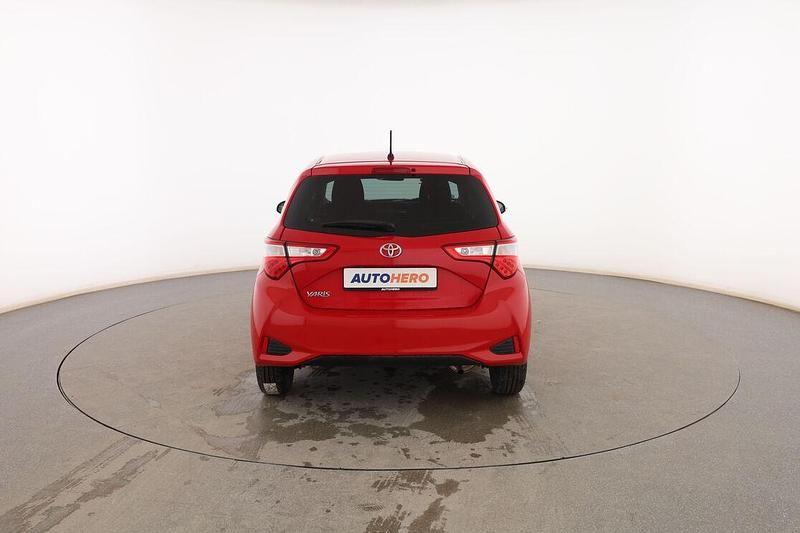 Usado Toyota Yaris Business Edition 69 CV (50 kW) 2018 Rojo Berlina