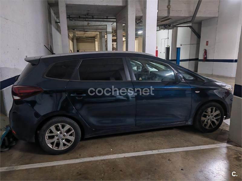 Usado Kia Carens 115 CV (84 kW) 2017 Azul Monovolumen