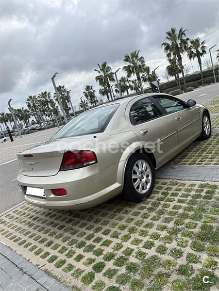 Usado Chrysler Sebring Limited 141 CV (103 kW) 2005 Beige Berlina