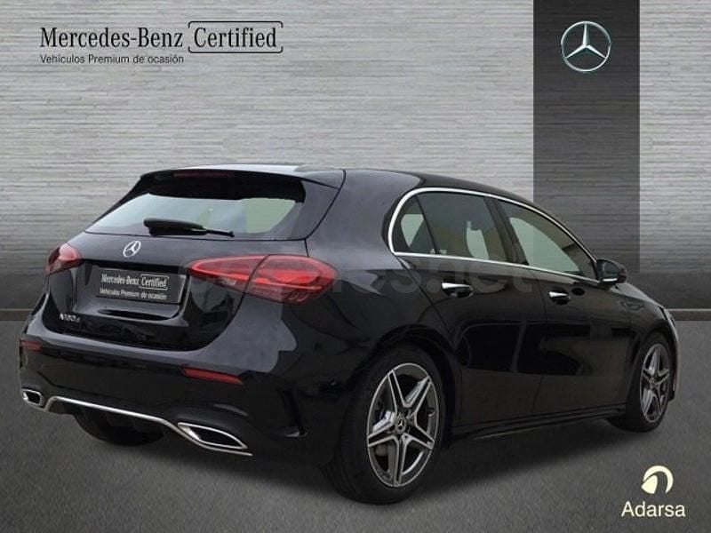 Usado Mercedes A180 AMG line 116 CV (85 kW) 2024 Negro noche Berlina